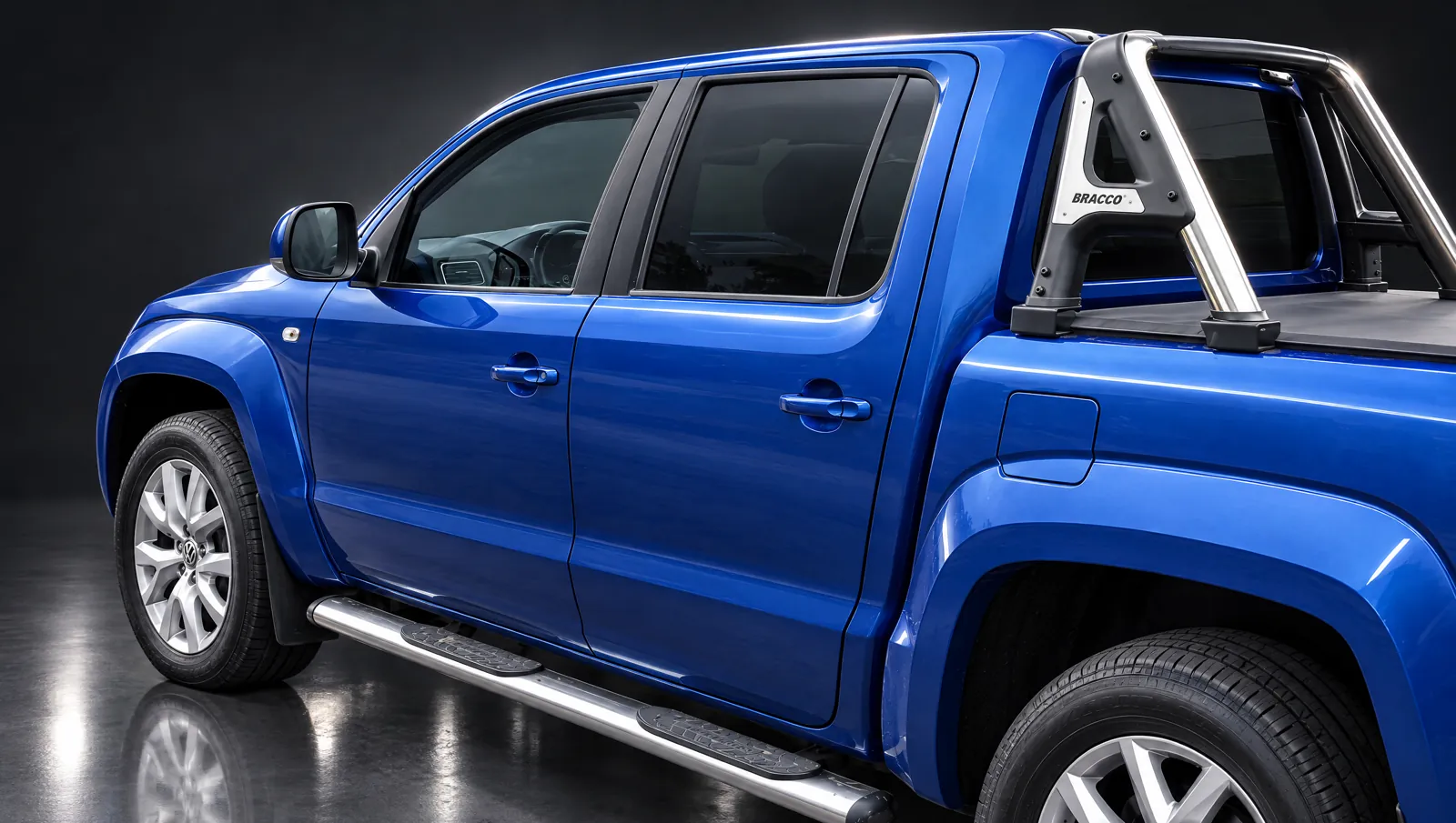 Volkswagen Amarok azul con jaula Bracco B4 inoxidable (referencia de la línea)