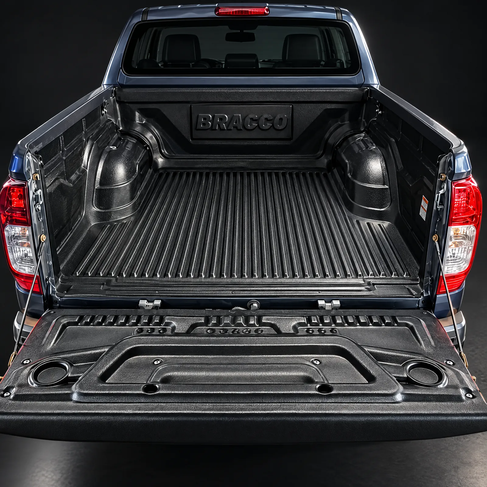 Detalle: cobertor de caja Bracco instalado en una pickup