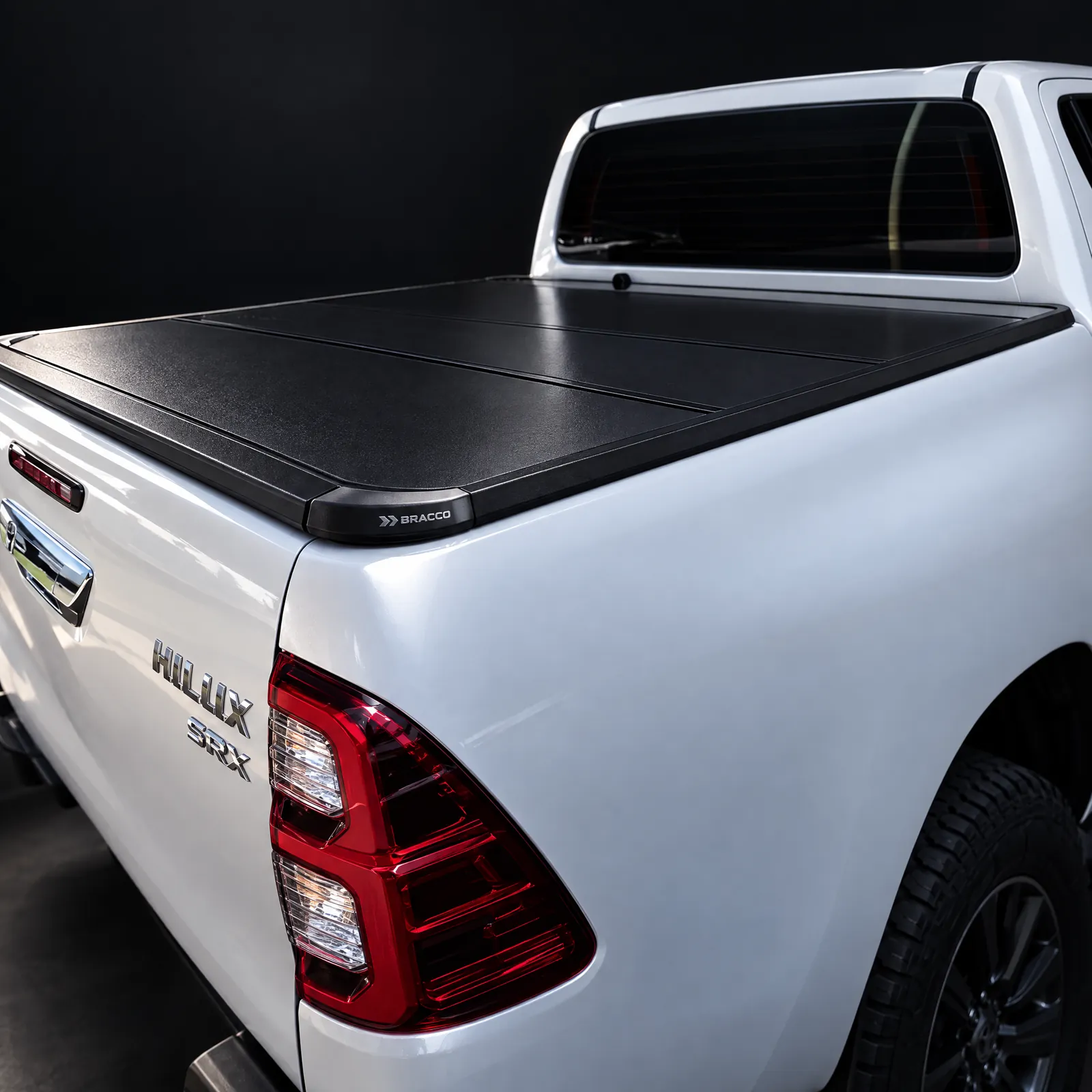 Detalle: toyota Hilux con tapa rígida plegable Bracco