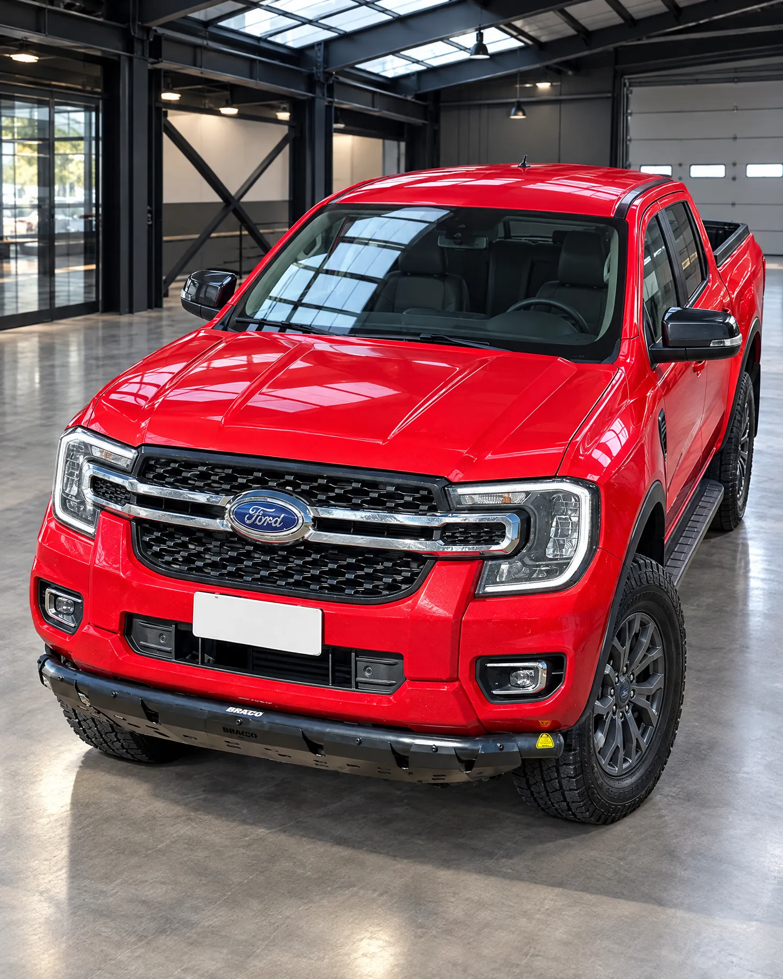 Ford Ranger roja (2023 en adelante) con defensa Bracco Talampaya, otro punto de vista