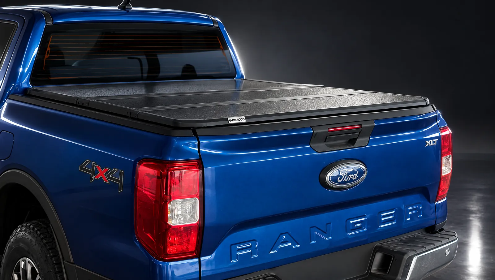 Ford Ranger azul con tapa rígida Bracco